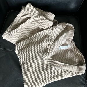 ALO Yoga Muse V-neck pullover and sweatpant